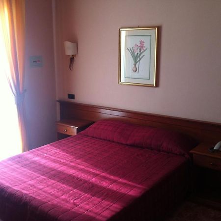 Hotel Impero Брешія Номер фото
