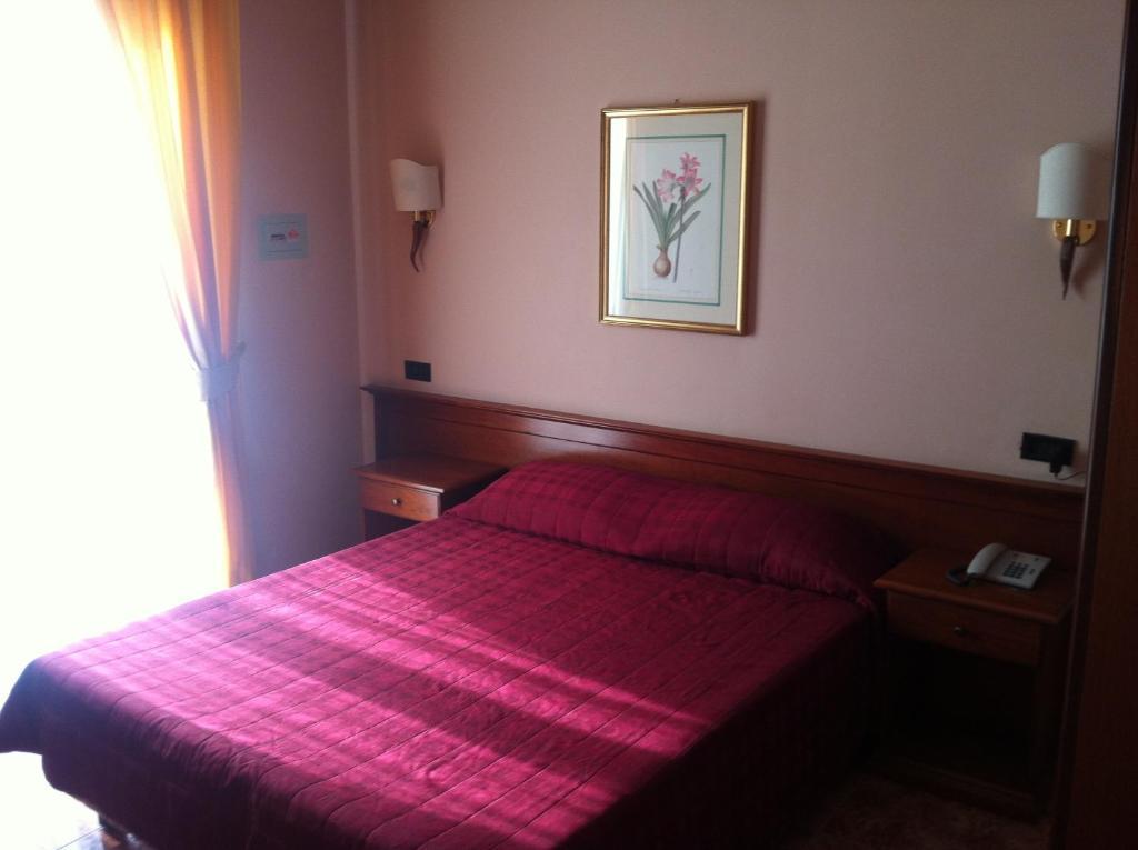 Hotel Impero Брешія Номер фото