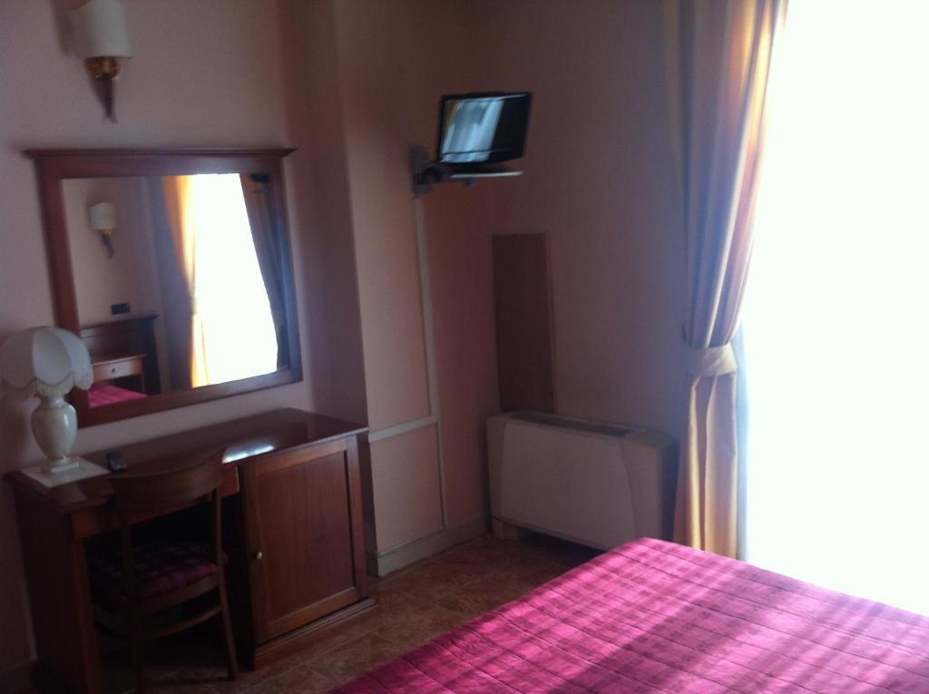 Hotel Impero Брешія Номер фото