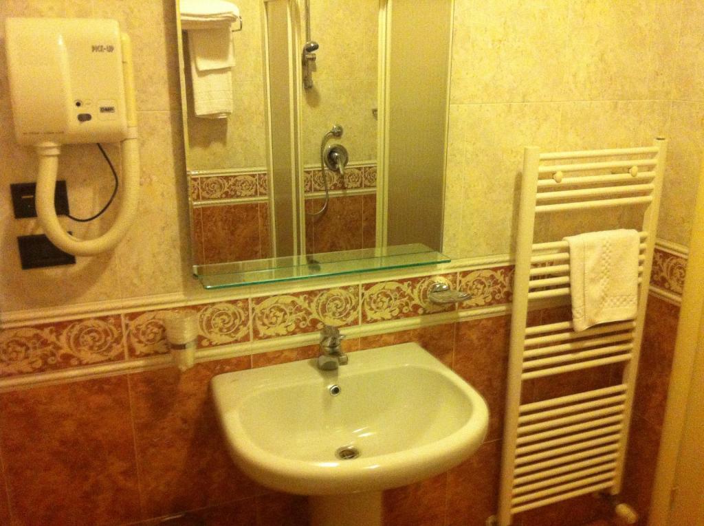 Hotel Impero Брешія Номер фото