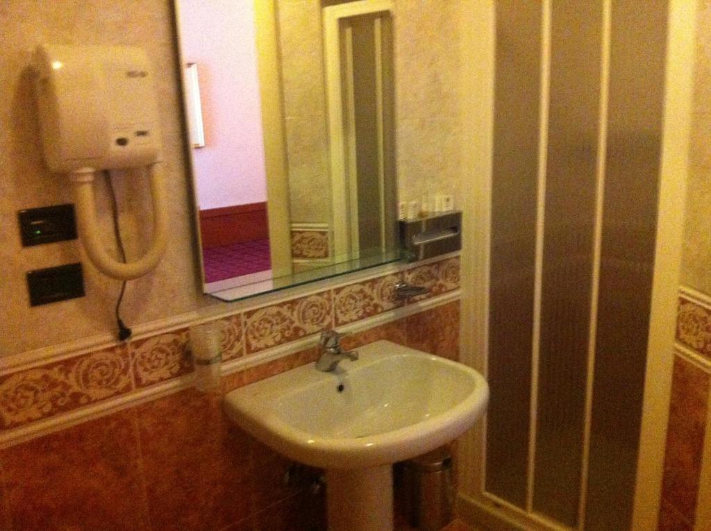 Hotel Impero Брешія Номер фото