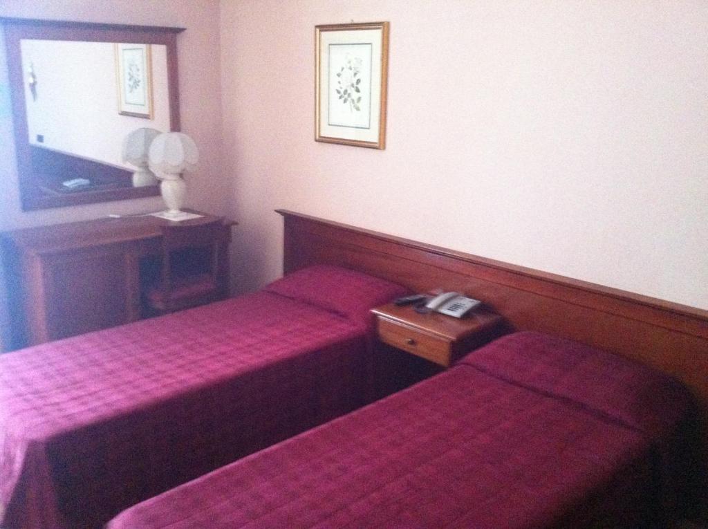 Hotel Impero Брешія Номер фото